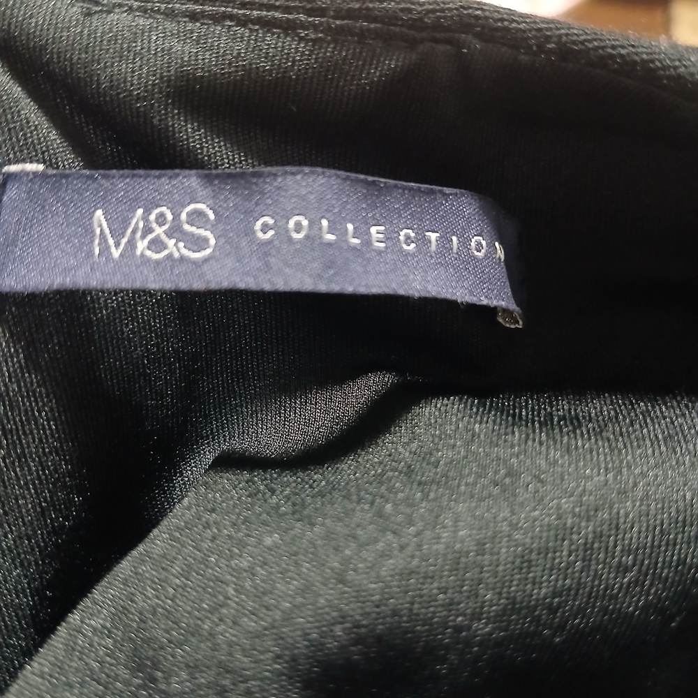 Elegant Black V-Neck Jumpsuit - Picture 3 of 9